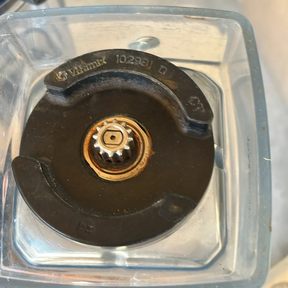 Vitamix containers one low profile one tall - Picture 5 of 6